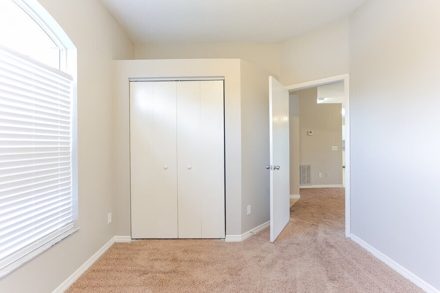 Building Photo - 6109 63rd Ave E