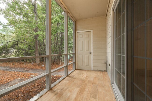 Building Photo - Low-Maintenance Living in Gated Park at Ri...
