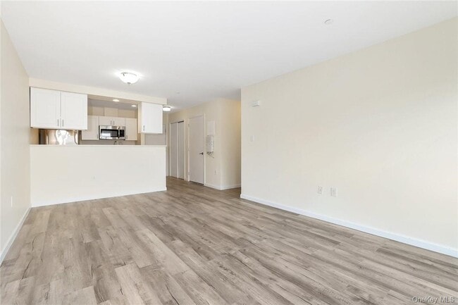 Building Photo - 68 Lake St