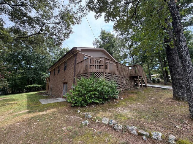 Building Photo - Large 4/2 with finished basement/bonus room- $1,895