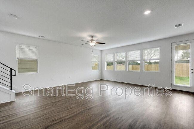 Building Photo - 1103 Diggy Dr