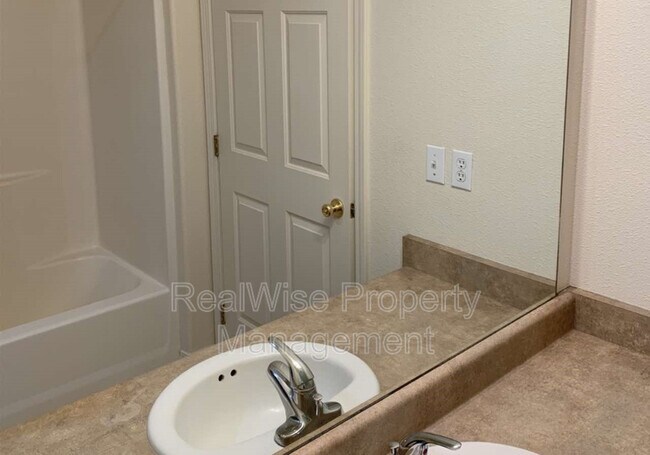 Building Photo - 1984 Sky Park Dr