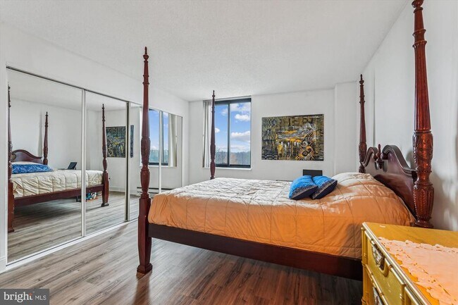 Building Photo - 7401 Westlake Terrace