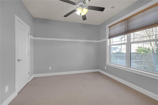 Building Photo - 2048 Village Crest Dr NW