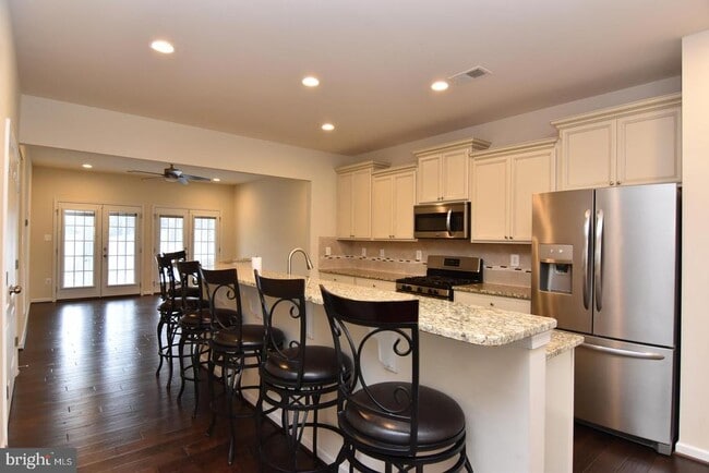 Building Photo - 20560 Charlotte Blvd