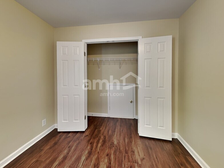 Building Photo - 1213 Travelers Pl