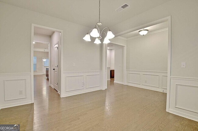 Building Photo - 504 Albertson Ave