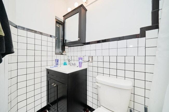 Building Photo - 2 bedroom in New York NY 10036
