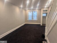 Building Photo - 422 Viola St