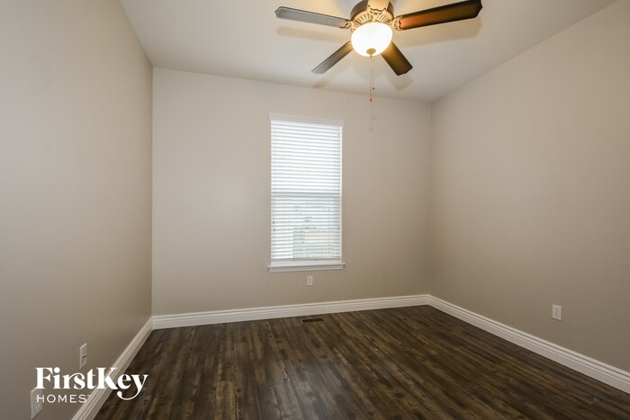 Building Photo - 2357 Banon Dr