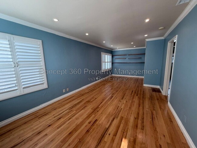 Building Photo - 5029 Fidler Ave