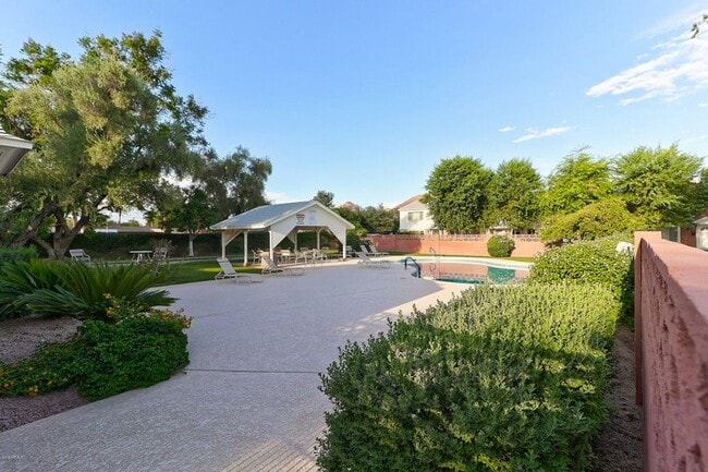 Building Photo - **SPECTACULAR - 2BEDROOM/3BATHROOM CONDO I...