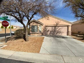 Building Photo - Southwest Single Story 3 Bed / 2 Bath Home