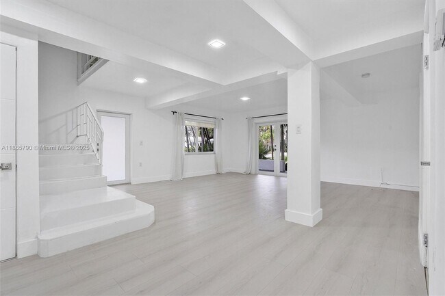 Building Photo - 600 91st St