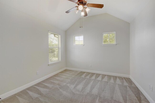 Building Photo - 1821 Village Oak Ct