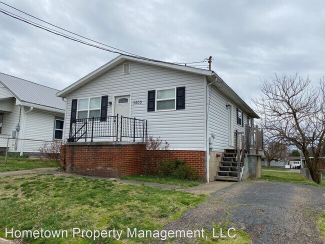 Building Photo - 4 br, 1 bath House - 3500 Elm St