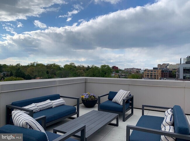 Building Photo - 4915 Hampden Ln