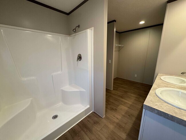 Building Photo - 114 Shady Grove Dr