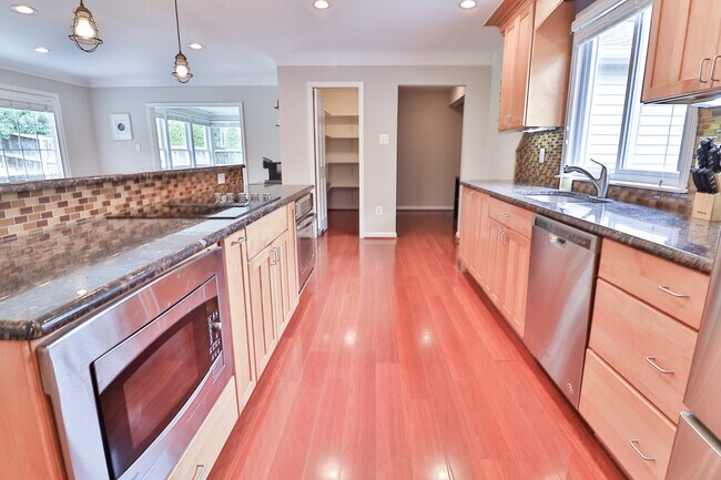 Building Photo - 9633 Cinnamon Creek Dr