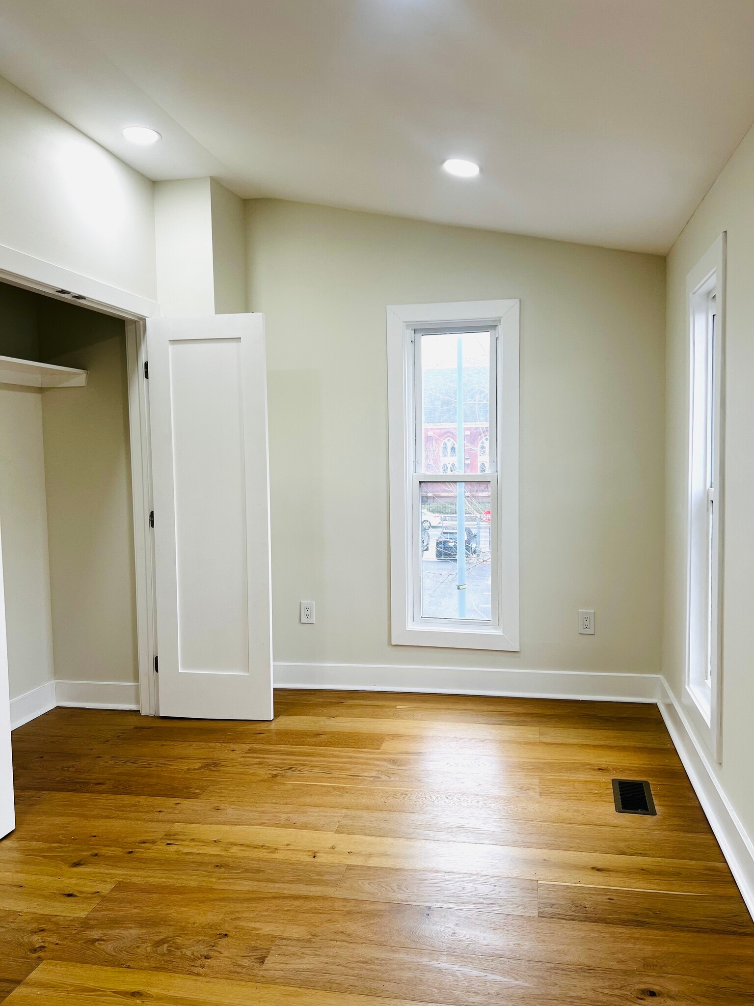 Building Photo - 116 Thomas St NW