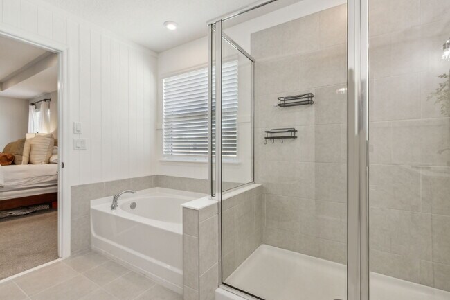 Building Photo - 579 Meadow Creek Dr
