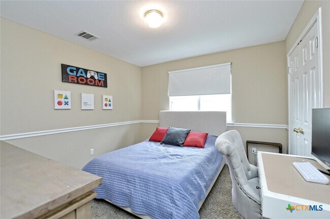 Building Photo - 2012 Wood Glen Dr