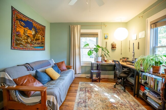 Building Photo - Central AVL - Beautifully Kept Older Home ...