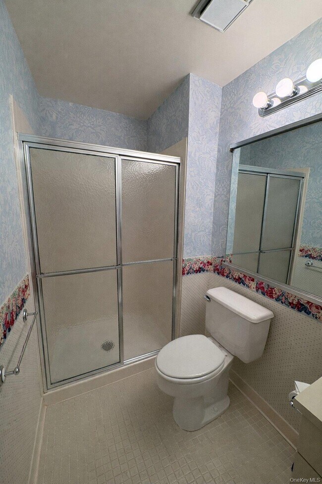 Building Photo - 2555 Youngs Ave