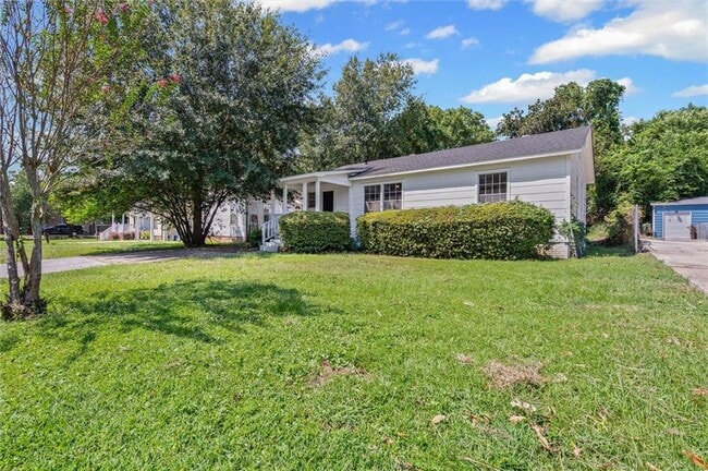 Building Photo - 555 Shady Oak Dr