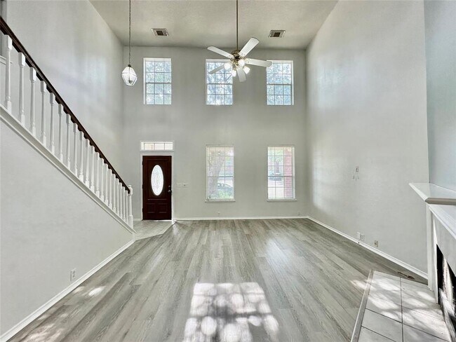 Building Photo - 1211 Satillo Ln