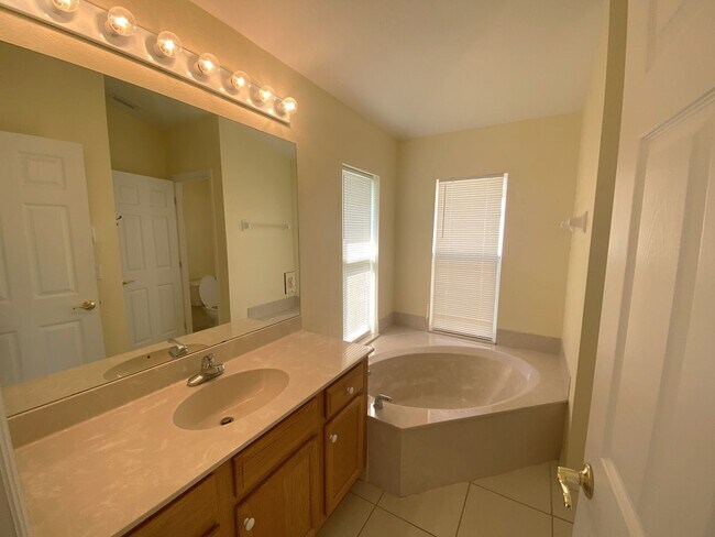 Building Photo - 487 Winwood Ct