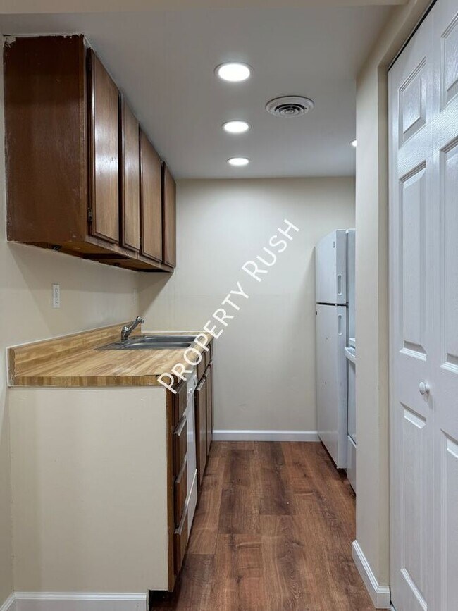 Building Photo - 1511 Rustic Dr
