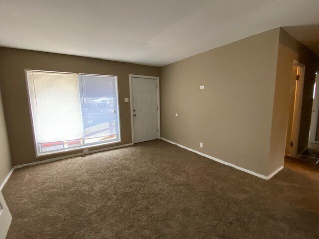 Building Photo - 10564 Spring Garden Dr