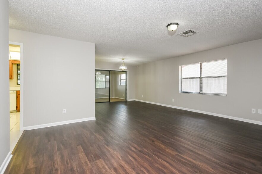 Building Photo - 104 Lake Daisy Terrace