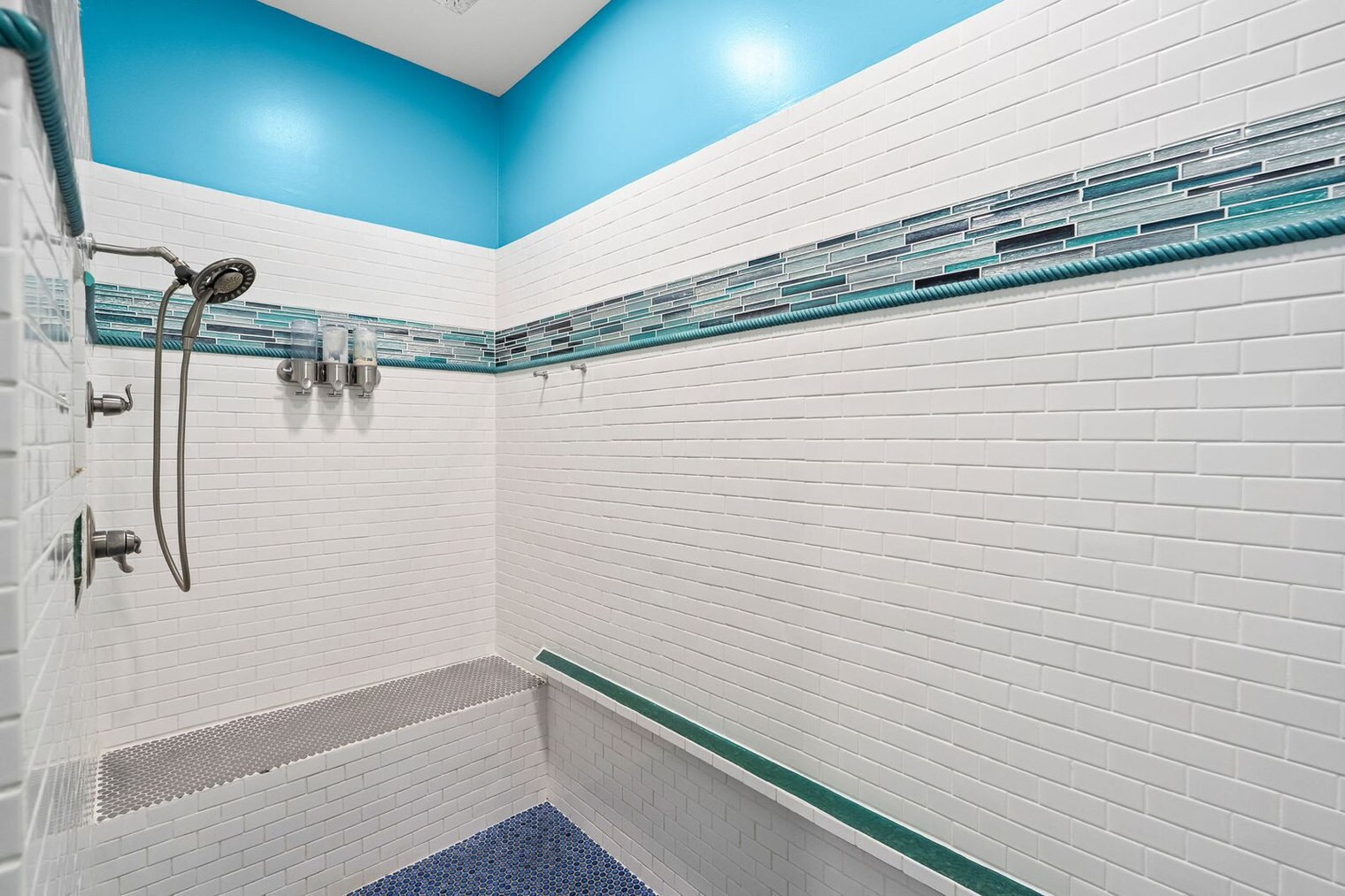 Building Photo - 306 Pine St S