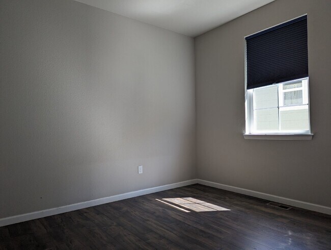 Building Photo - COMING SOON FIRST WEEK OF JUNE! Super SW Longmont location!