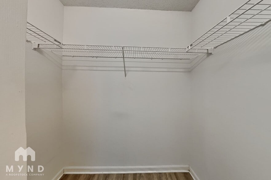 Building Photo - 4076 Clovelly Dr