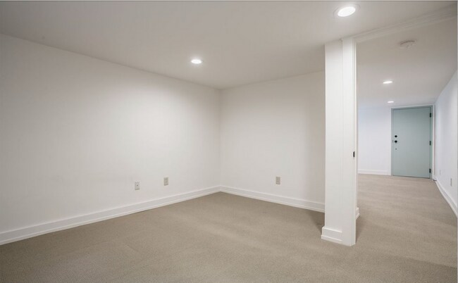 Building Photo - Updated One Bedroom in Beautifully Convert...