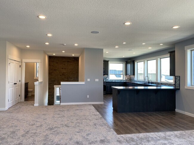 Building Photo - 112 Southshore Ave