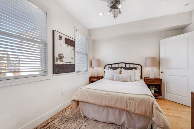 Building Photo - Available Now! Updated 2 Bedroom 2 1/2 Bathroom Condo! Parking Included!