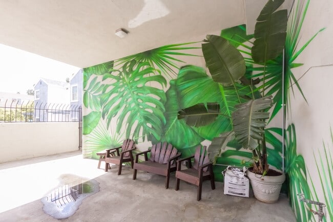 Building Photo - 932 South Westmoreland Avenue, Unit 308