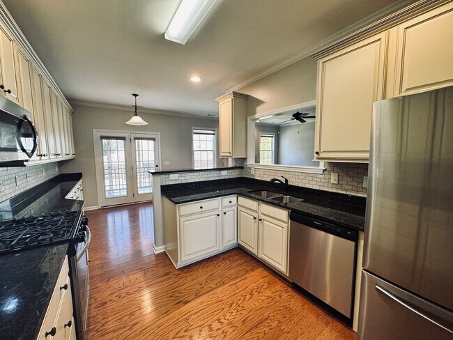 Building Photo - South AVL - Well Kept, Large Home with Garage