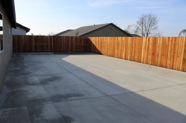 Building Photo - Brand New Home for Rent with Mother In Law Suite and Solar- Sydney Park