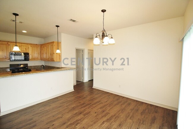 Building Photo - Well Maintained 2/2/1 Duplex For Rent!