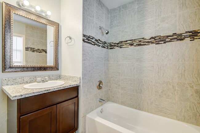 Building Photo - 206 Frawley St