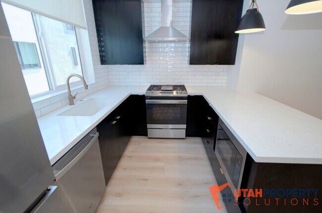 Building Photo - 351 W 800 N