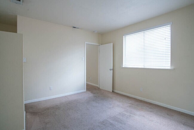 Building Photo - CLEAN CUTE SOUTH VALLEY 3 Bedroom  2 Bath