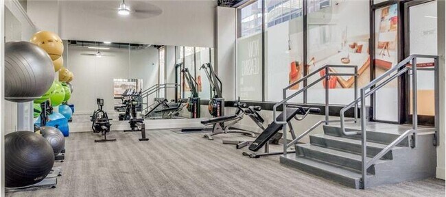 Building Photo - 301 N Akard St