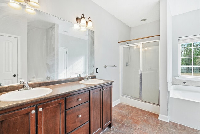 Building Photo - 68 Lincoln Way