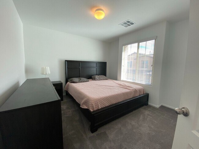 Building Photo - Gorgeous Home in Gated Community!